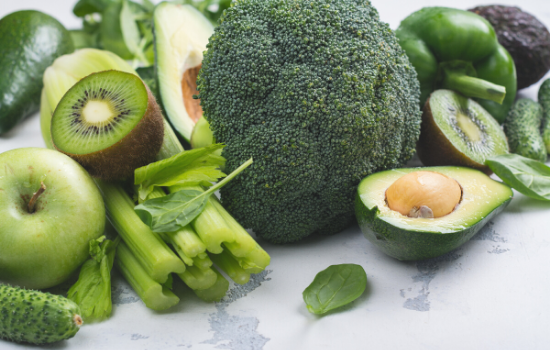 Les légumes verts contiennent de l'acide folique, indispensable pour le bon développent de bébé durant la grossesse. 