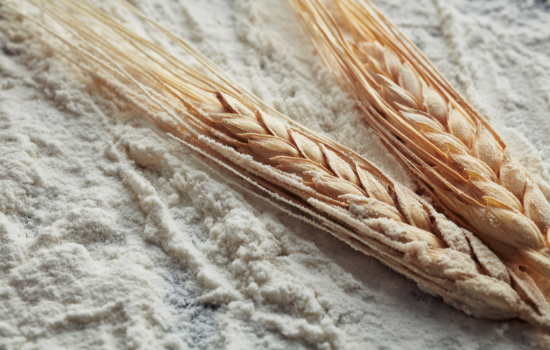 la farine de blé possède un index glycémique bas. Mais si elle est trop transformée, son IG peut augmenter.